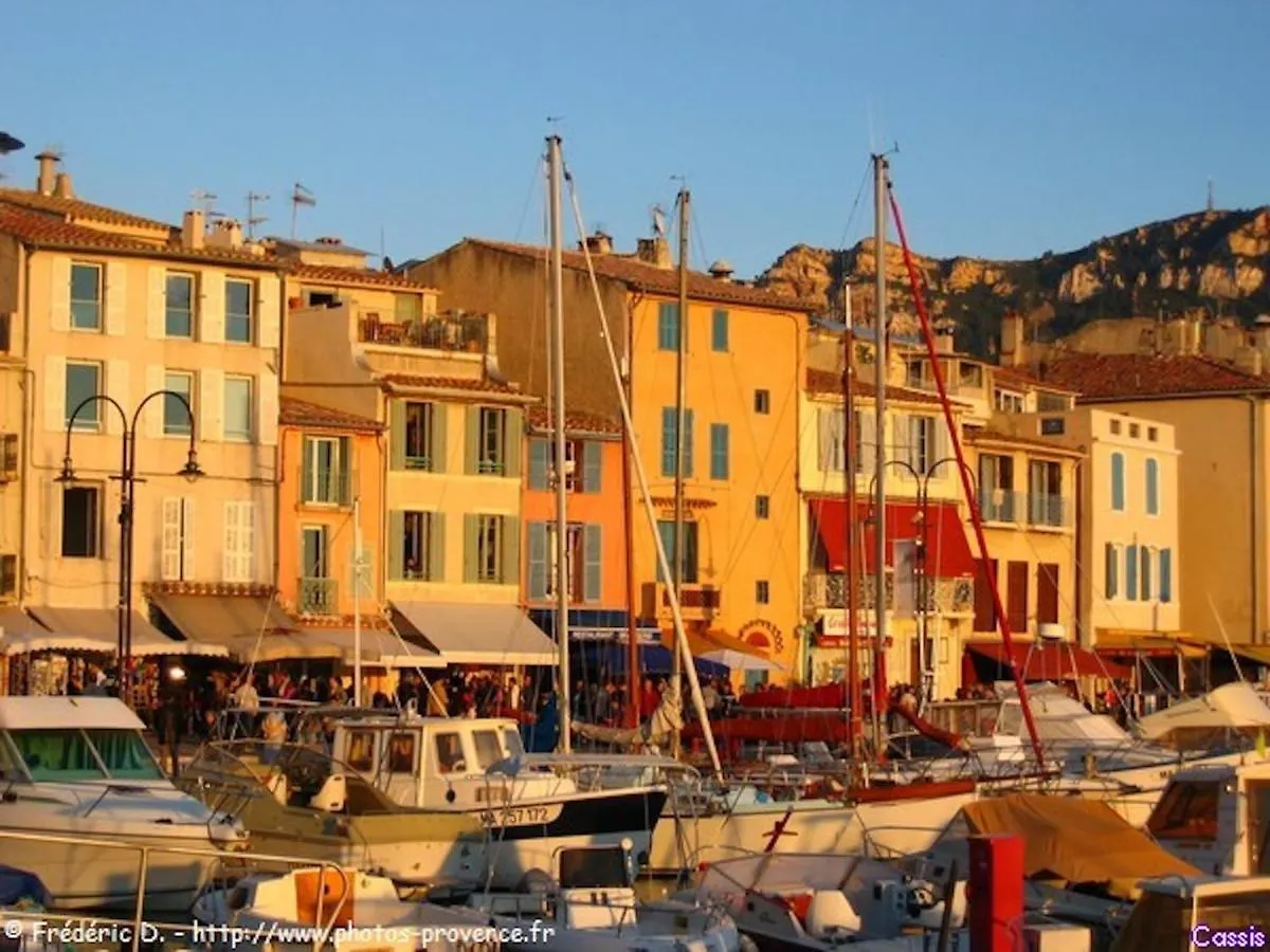 T3 avec jardin dans Villa Rocaille Cassis Appartement
