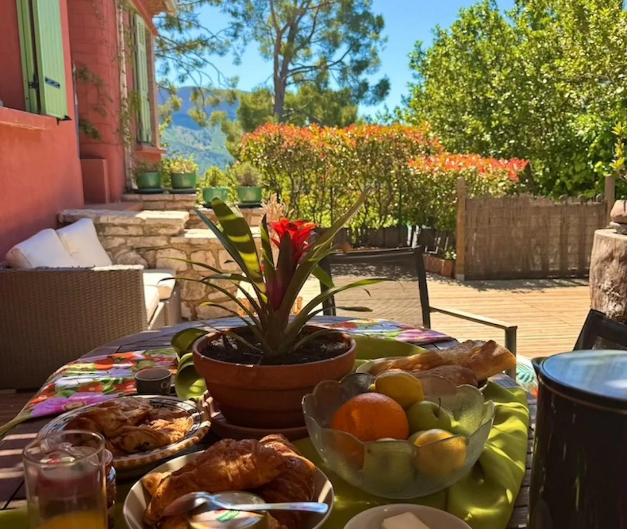 T3 avec jardin dans Villa Rocaille Cassis Appartement