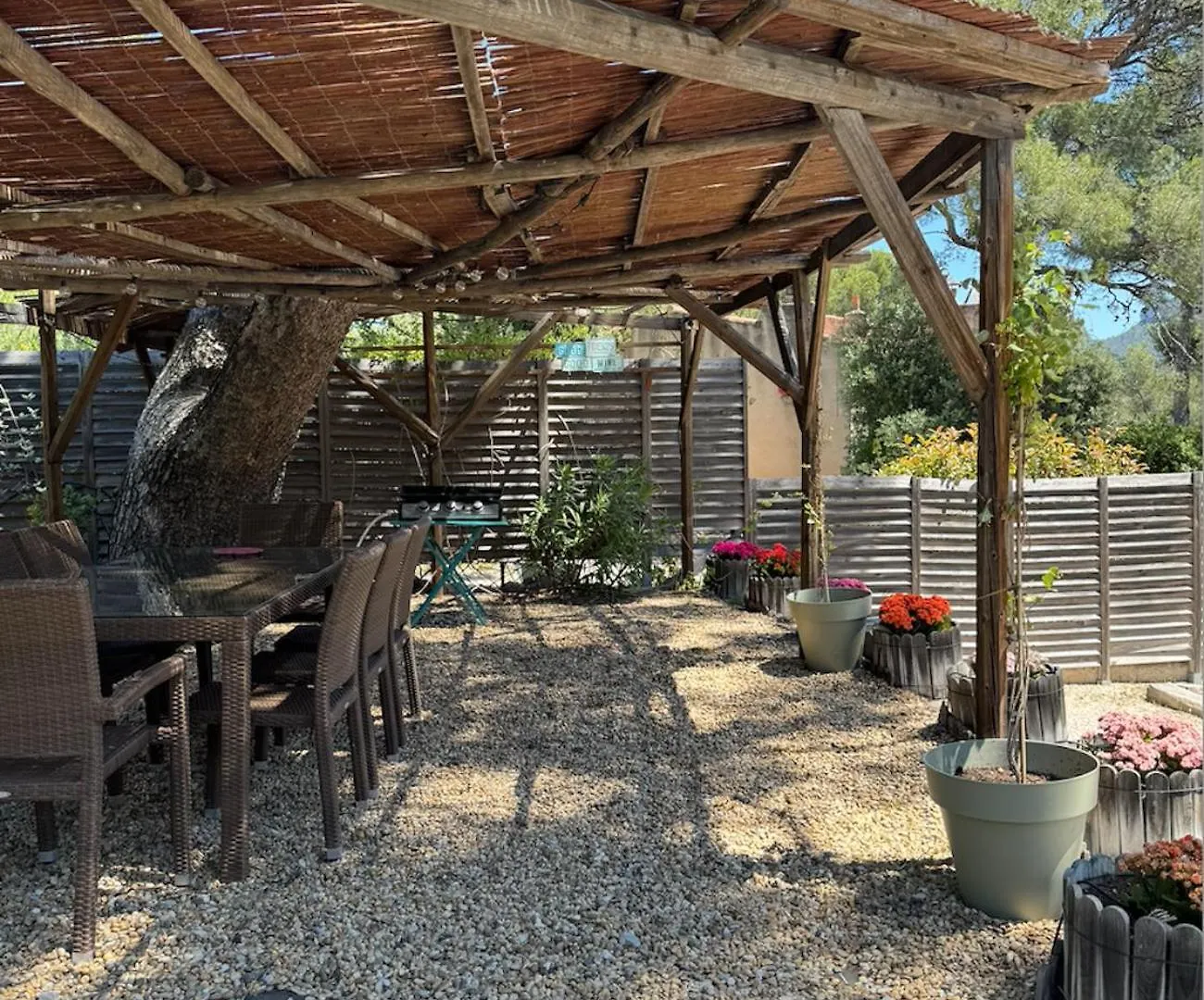 T3 avec jardin dans Villa Rocaille Cassis 0*,