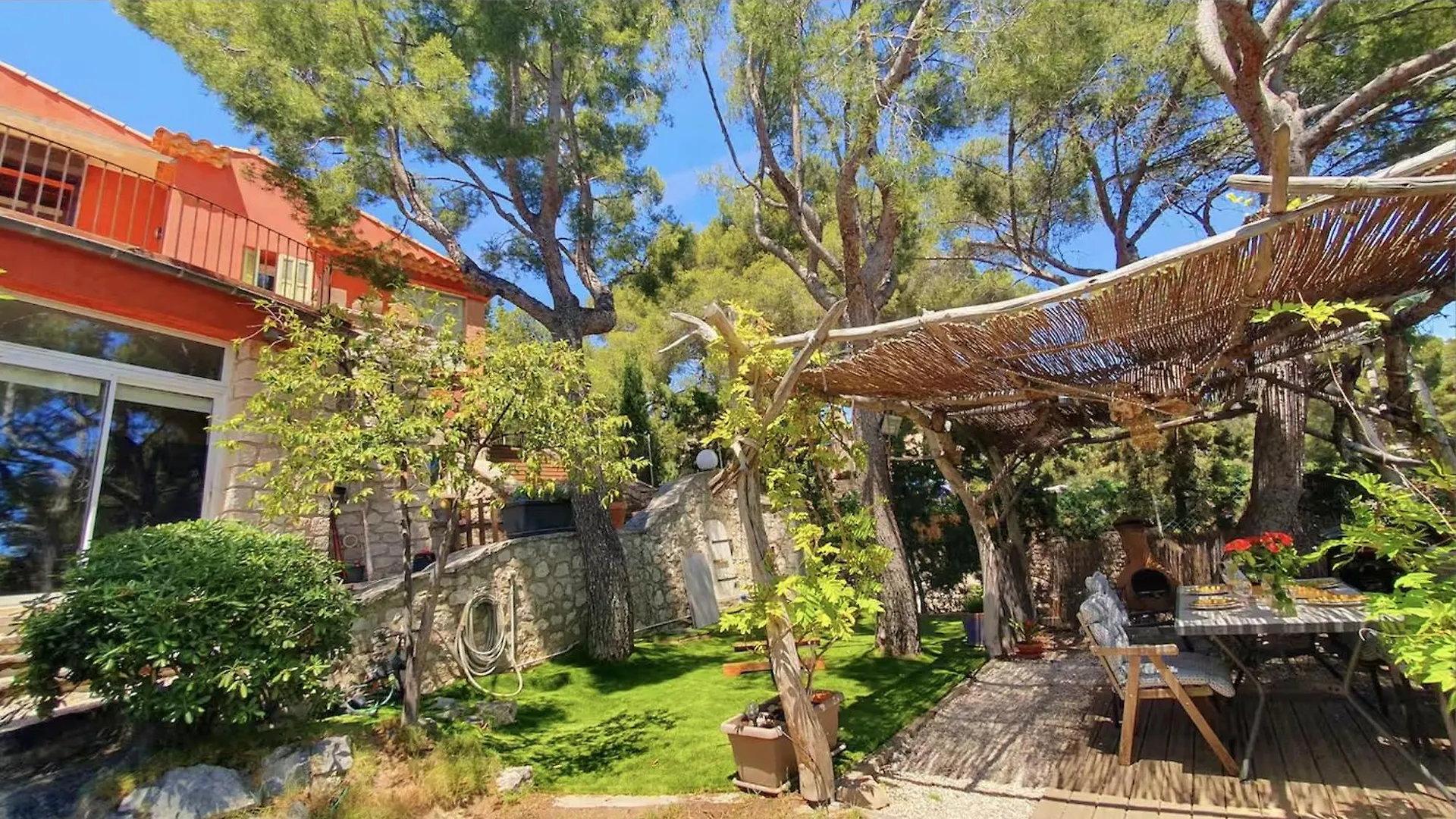T3 avec jardin dans Villa Rocaille Cassis Appartement